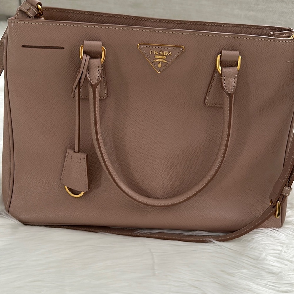 Prada bag used in very good condition
